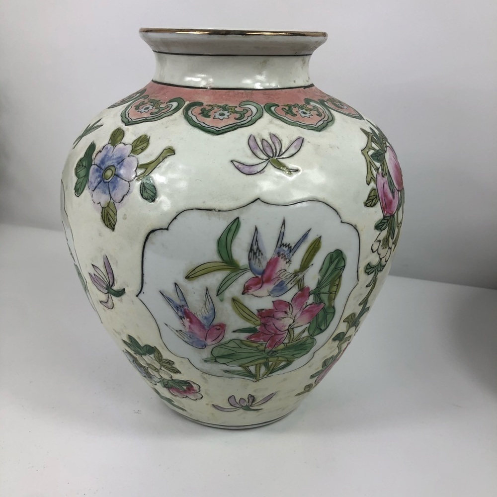ANTIQUE VASE Tongzhi Qing Tun Shi Porcelain China Hand Decorated Macau Floral